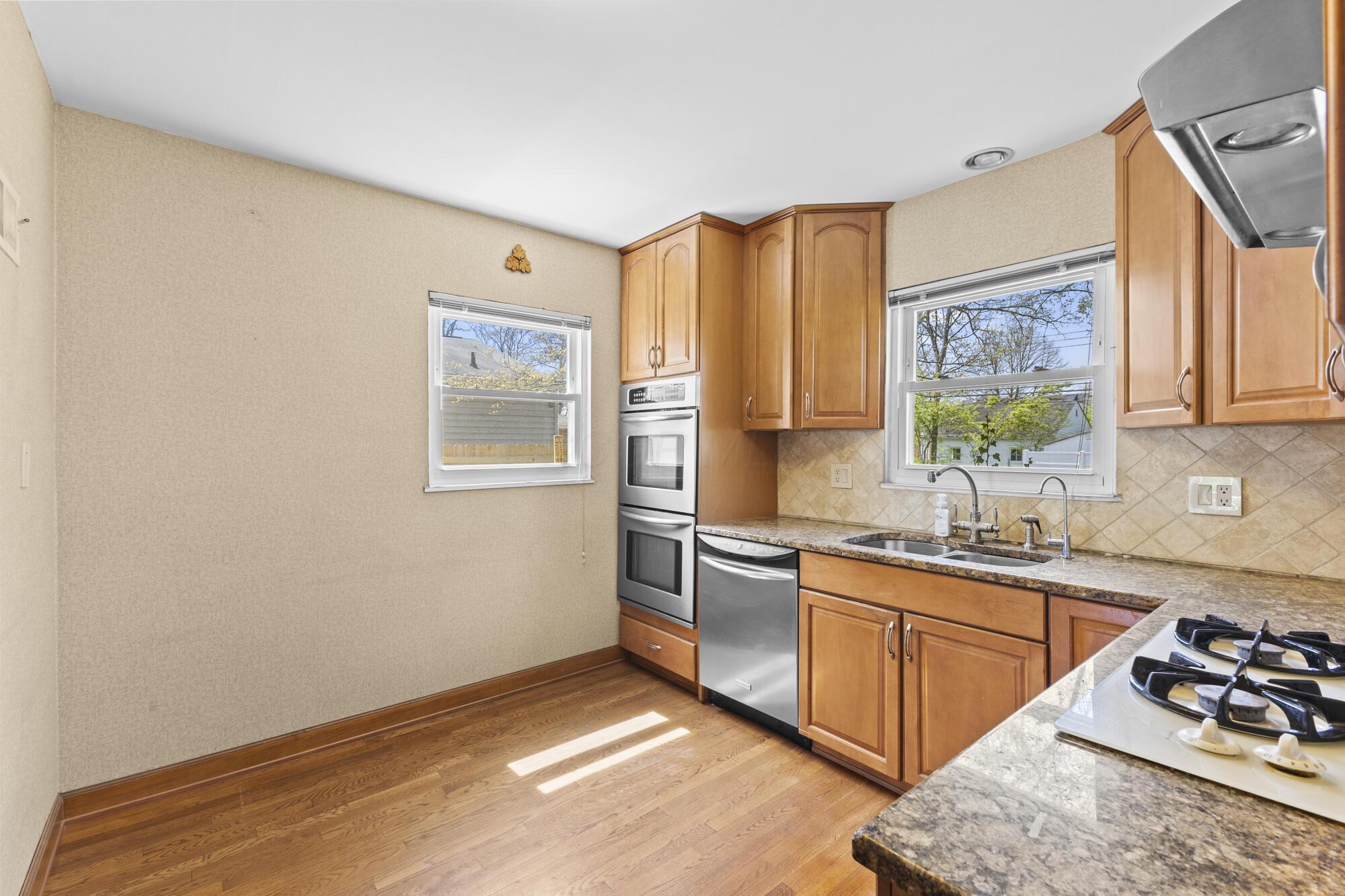 109 South Broadleigh Road Columbus, OH 43209 - Photo 12 of 39 13_cs9a5513