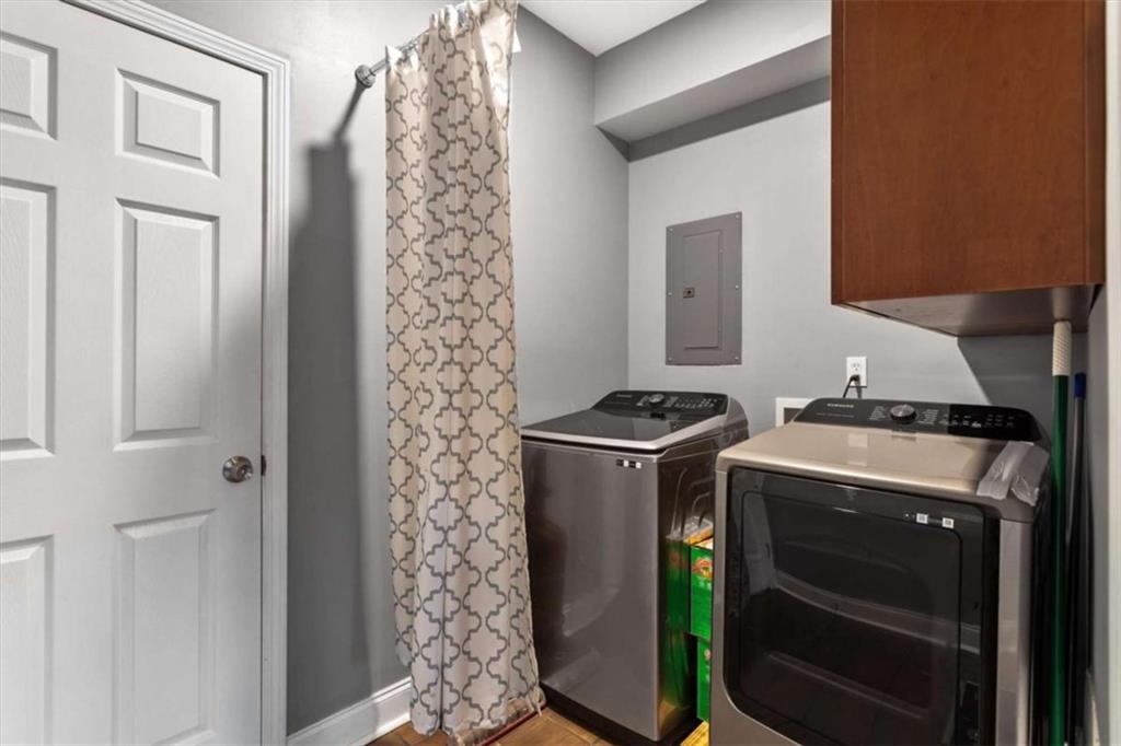 1740 Gratis Road Monroe, GA 30656 - Photo 12 of 26 a utility room with dryer and washer