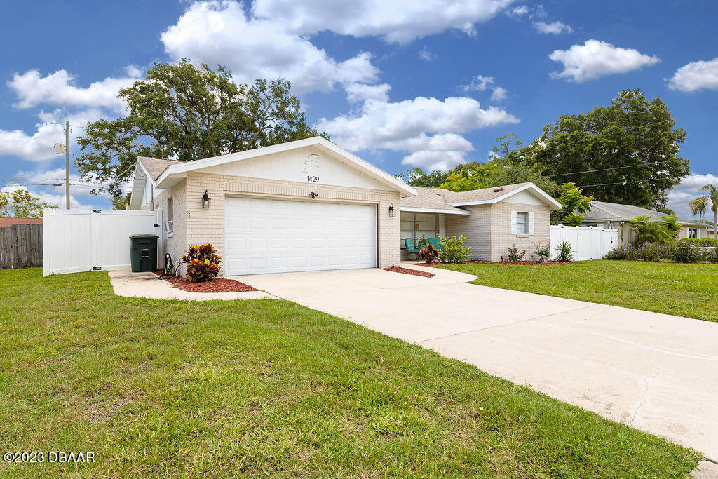 1429 Edgewater Road Daytona Beach, FL 32114 - Photo 3 of 30 IMG_9137