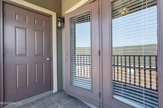 $195,000 | 310 Holcomb Boulevard, Unit 305, Ocean Springs, MS 39564