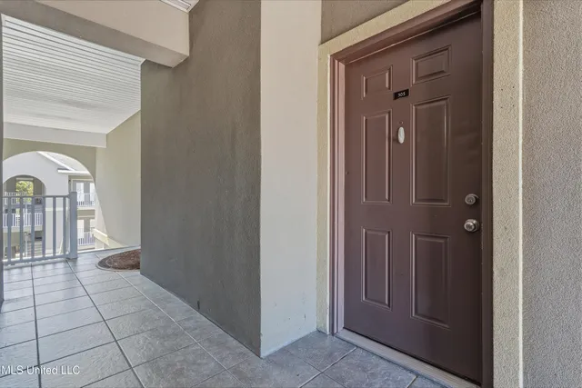 $195,000 | 310 Holcomb Boulevard, Unit 305, Ocean Springs, MS 39564