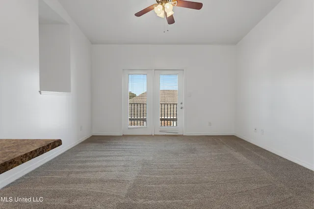 $195,000 | 310 Holcomb Boulevard, Unit 305, Ocean Springs, MS 39564