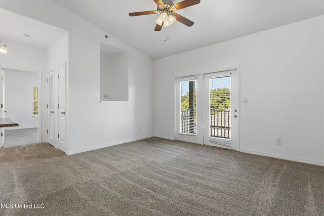 $195,000 | 310 Holcomb Boulevard, Unit 305, Ocean Springs, MS 39564