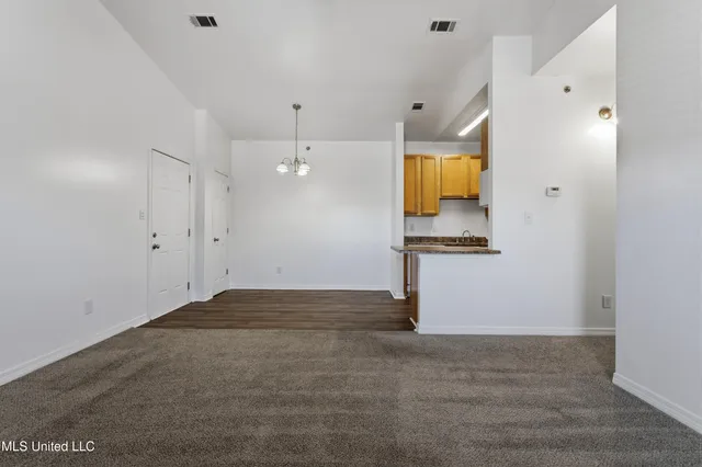 $195,000 | 310 Holcomb Boulevard, Unit 305, Ocean Springs, MS 39564