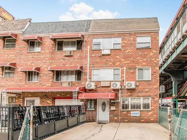 $3,400 | 661 Sagamore Street, Unit 3M | Van Nest