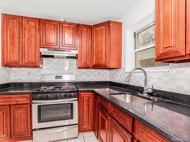 $3,400 | 661 Sagamore Street, Unit 3M | Van Nest