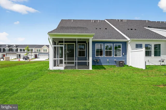 a view of an house with backyard porch and garden
