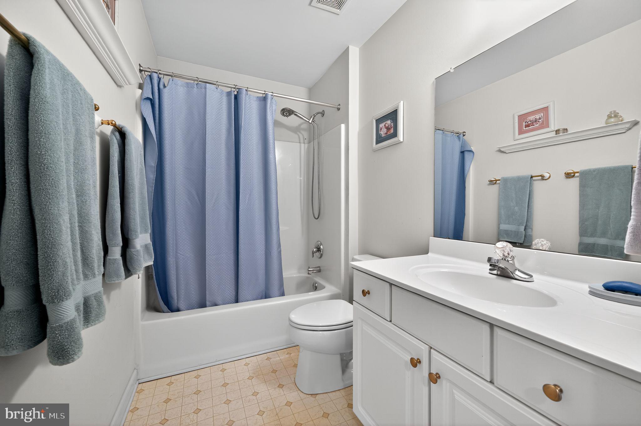 4616 Old Oak Road Doylestown, PA 18902 - Photo 17 of 29 Hall Bath