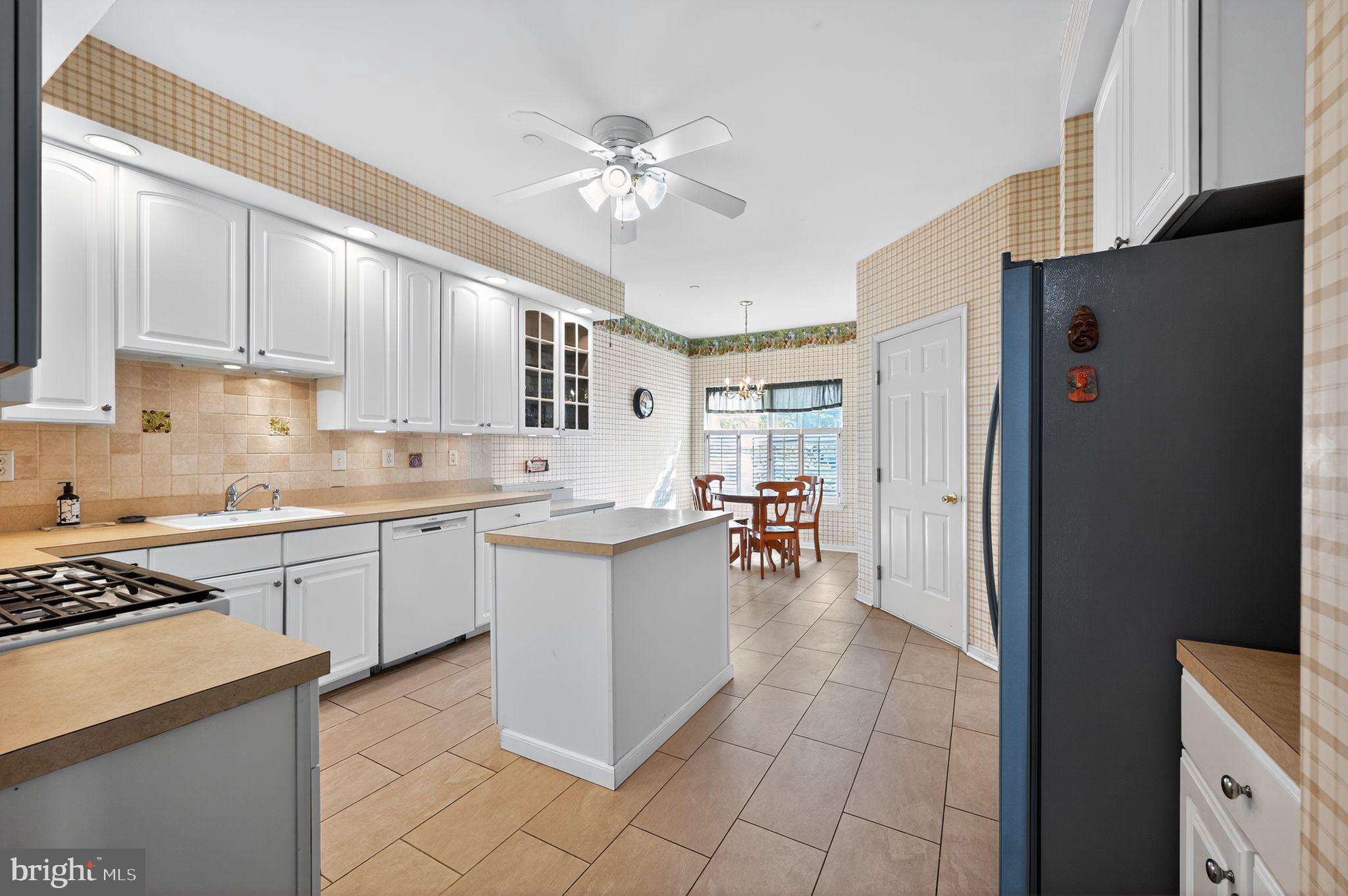 4616 Old Oak Road Doylestown, PA 18902 - Photo 5 of 29 Kitchen Island