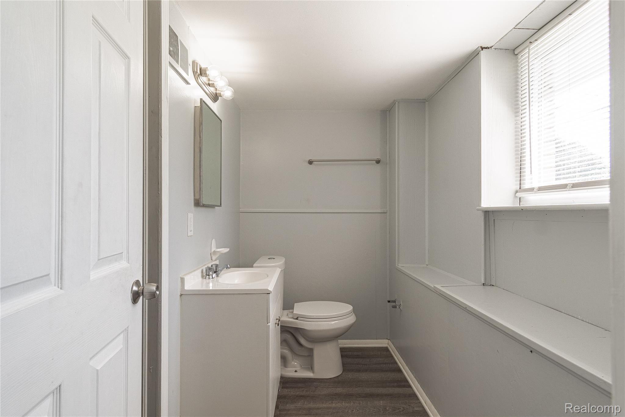27804 Somerset Avenue Inkster, MI 48141 - Photo 24 of 31 Interiors (22 of 25).jpg