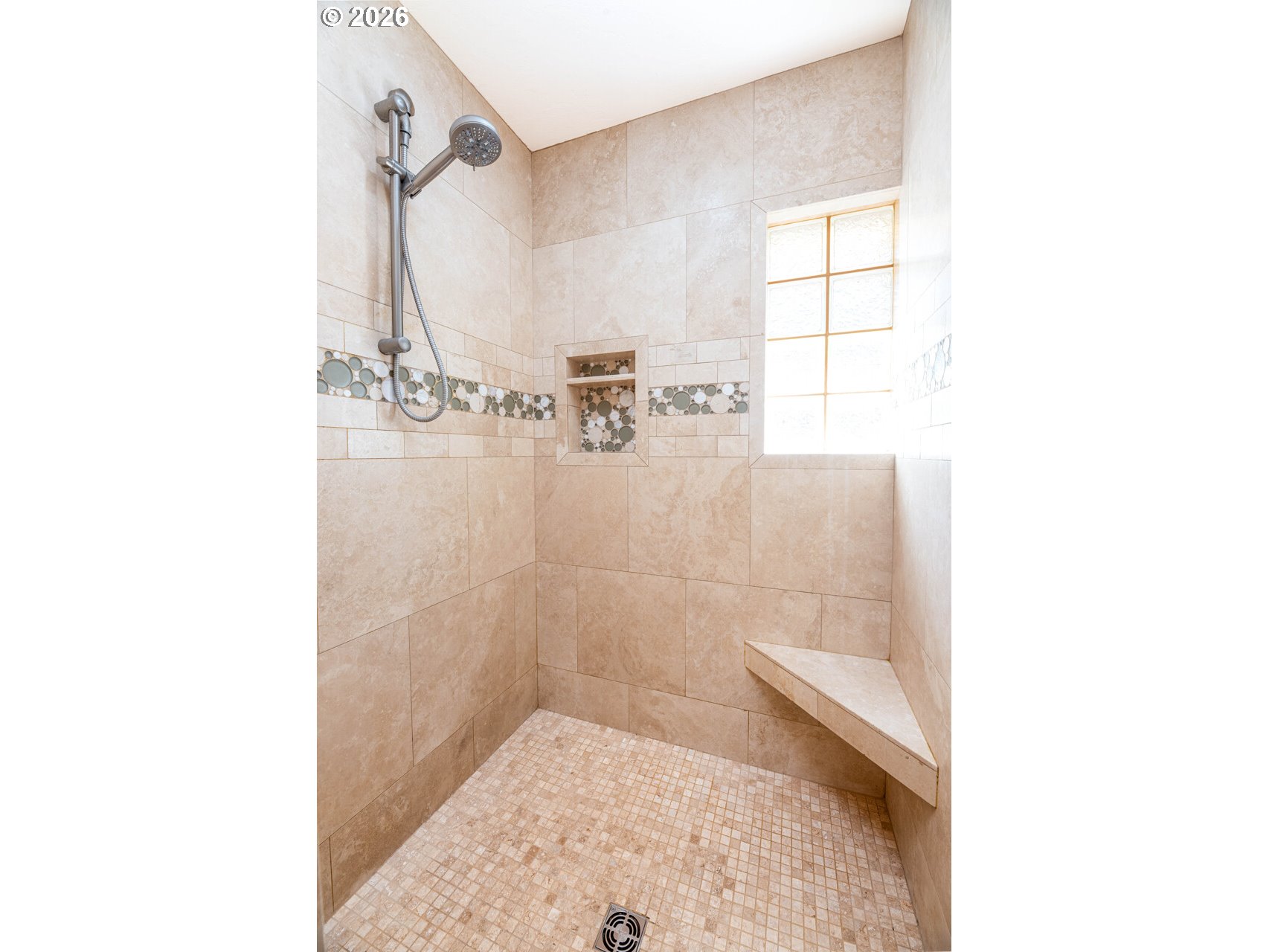 1368 Wimbledon Place Springfield, OR 97477 - Photo 24 of 43 Attached Bathroom #1