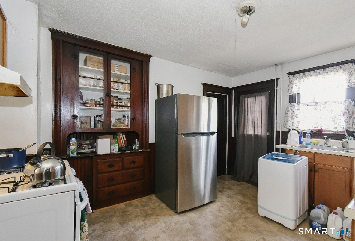 52 Workman Avenue Torrington, CT 06790 - Photo 2 of 17