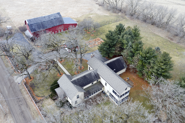 8313 Stewart Road Hebron, IL 60034 - Photo 2 of 40