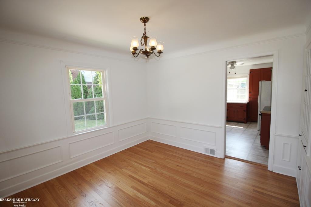 1583 Hawthorne Road Grosse Pointe Woods, MI 48236 - Photo 13 of 30