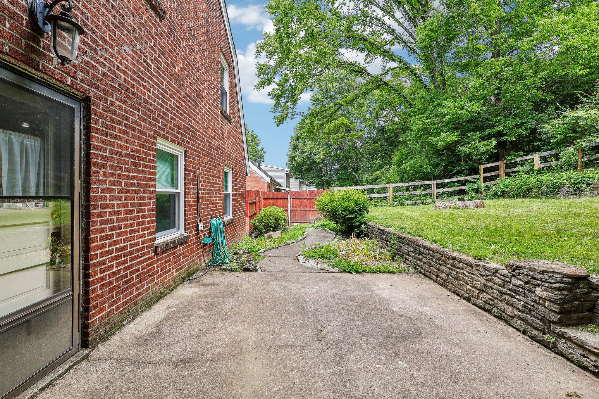 1422 Amsterdam Road Covington, KY 41011 - Photo 32 of 38