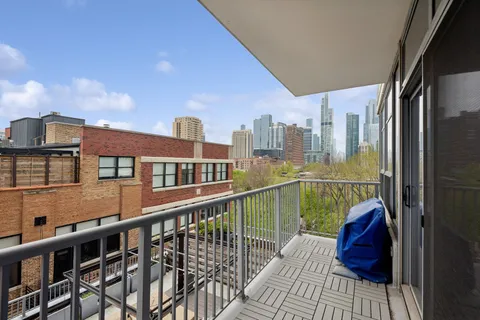 $289,500 | 1600 South Prairie Avenue, Unit 705, Chicago, IL 60616