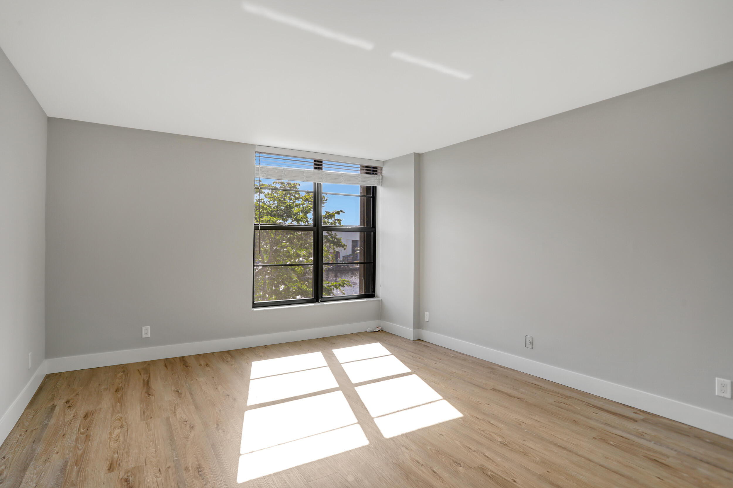7 Royal Palm Way, Unit 404 Boca Raton, FL 33432 - Photo 11 of 21 29_001l9618
