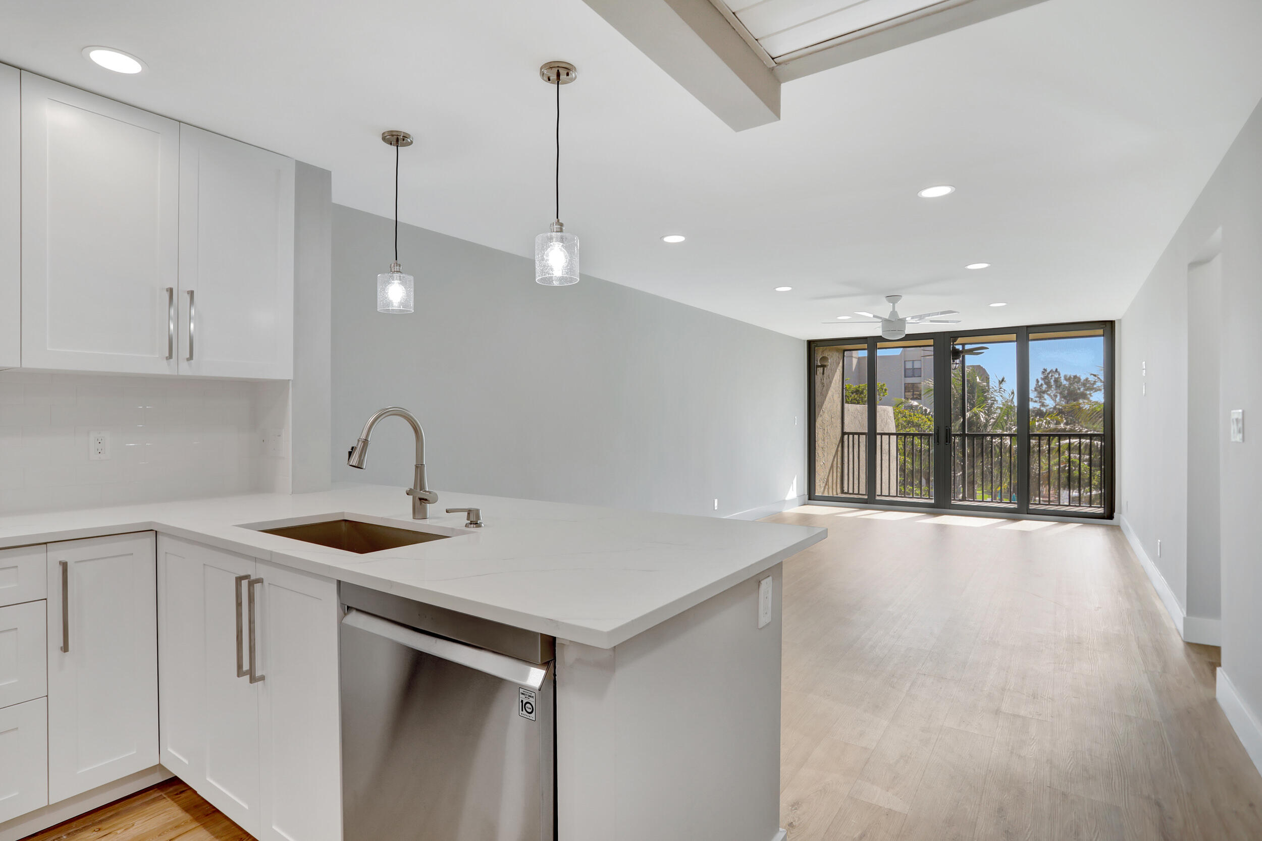 7 Royal Palm Way, Unit 404 Boca Raton, FL 33432 - Photo 6 of 21 21_001l9578