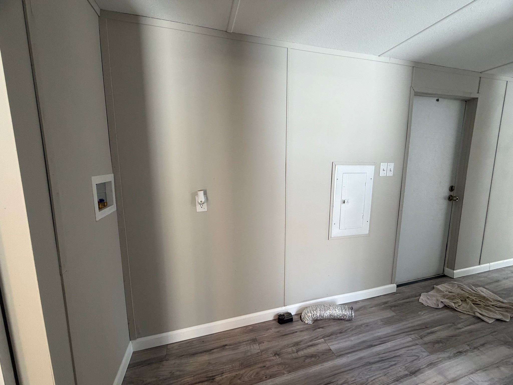 775 Slim Island Road Bowling Green, KY 42101 - Photo 7 of 17 an empty room with wooden floor and closet