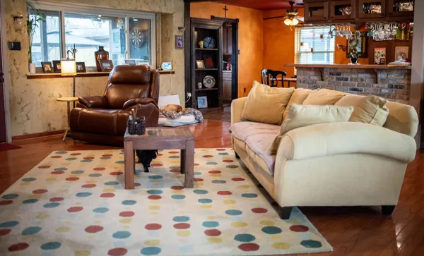 $2,900 | 1911 Shadow Bend Drive, Houston, TX 77043