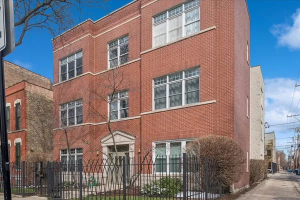 $489,999 | 1617 North Oakley Avenue, Unit 1B, Chicago, IL 60647