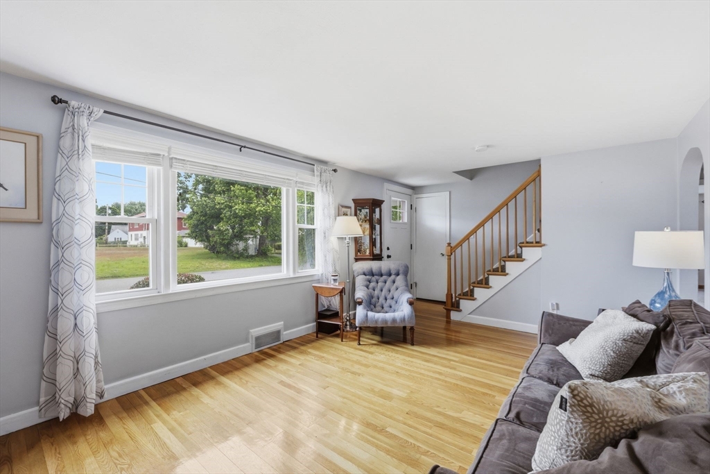 271 Wildermere Street Chicopee, MA 01020 - Photo 17 of 41