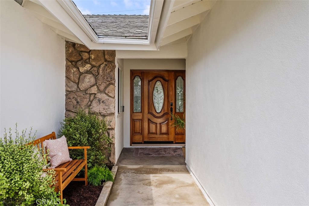 964 Lansing Lane Costa Mesa, CA 92626 - Photo 2 of 29 a front view of a house with garden