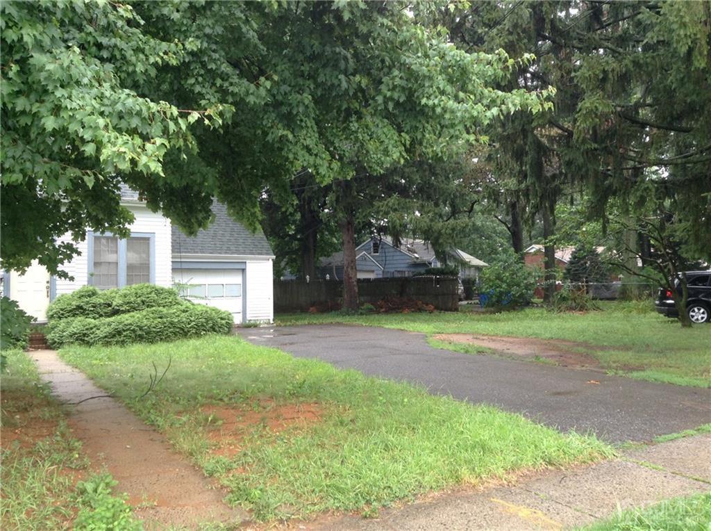 78 Vineyard Road Edison, NJ 08817 - Photo 4 of 4 a front view of a house with garden