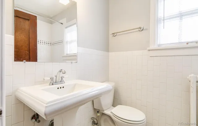 $2,000 | 1107 Elizabeth Street, Denver, CO 80206