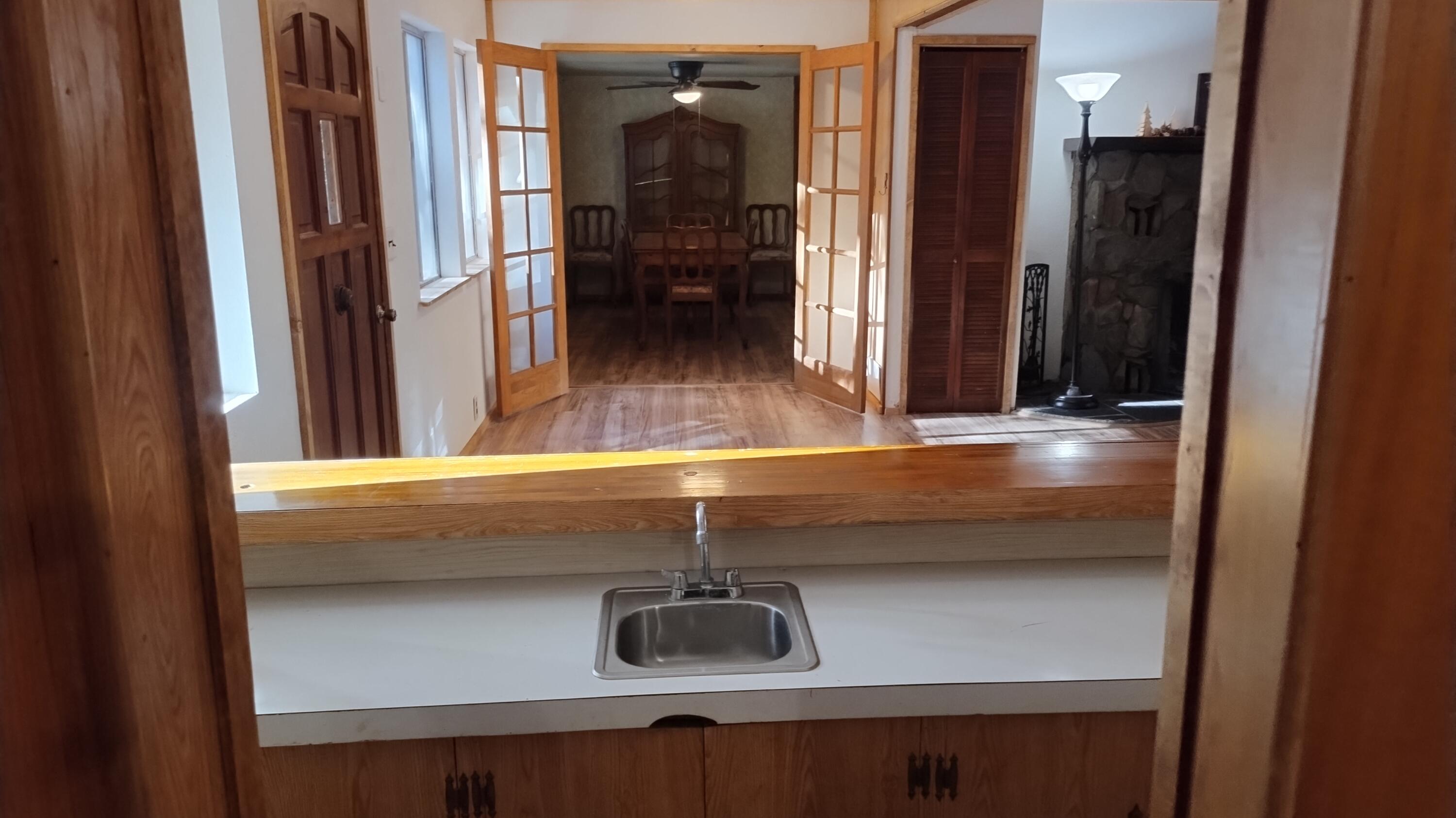 594 Loop Drive Springville, CA 93265 - Photo 20 of 68 21-Bar area and entry from kitchen bar d