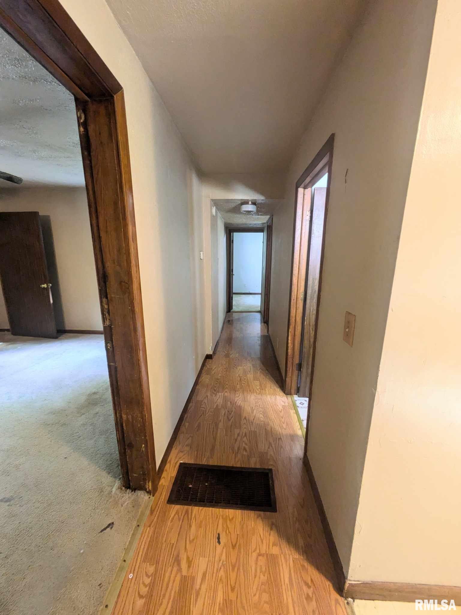 384 Wesley Road Creve Coeur, IL 61610 - Photo 8 of 16 Gallery Image 8