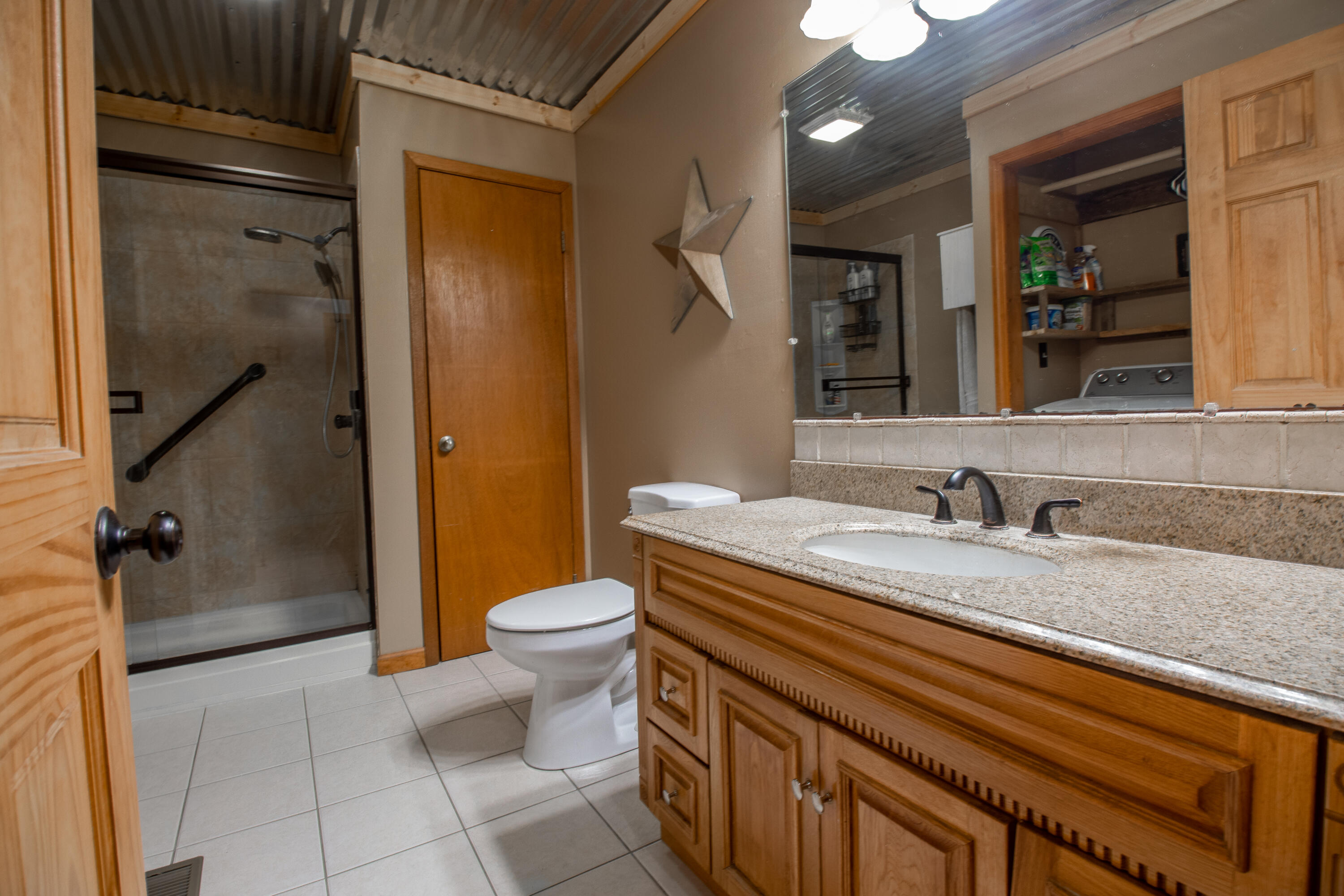 110 Hoard Road Rogersville, TN 37857 - Photo 16 of 40 Main level full bathroom.