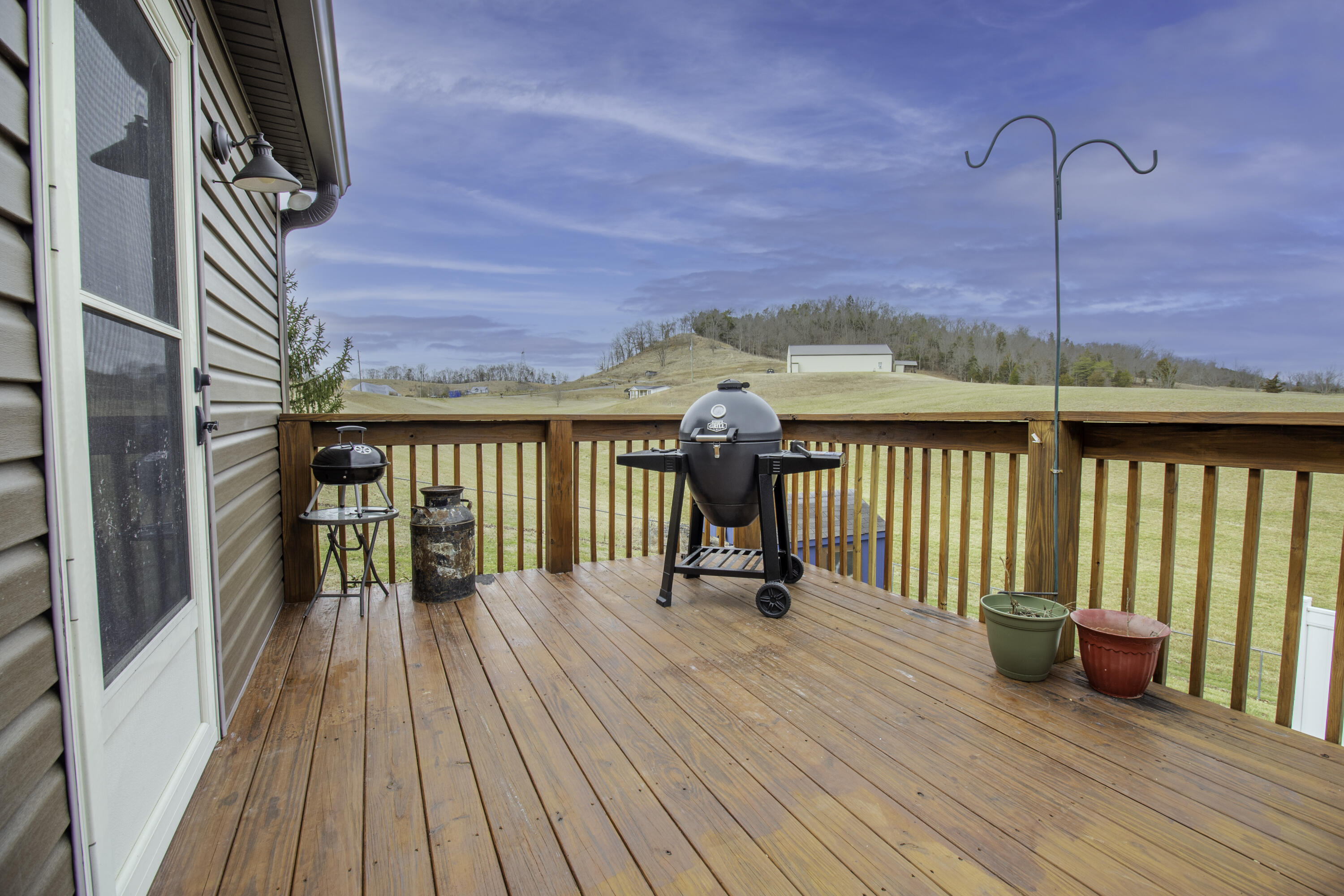 110 Hoard Road Rogersville, TN 37857 - Photo 31 of 40 Deck off kitchen.