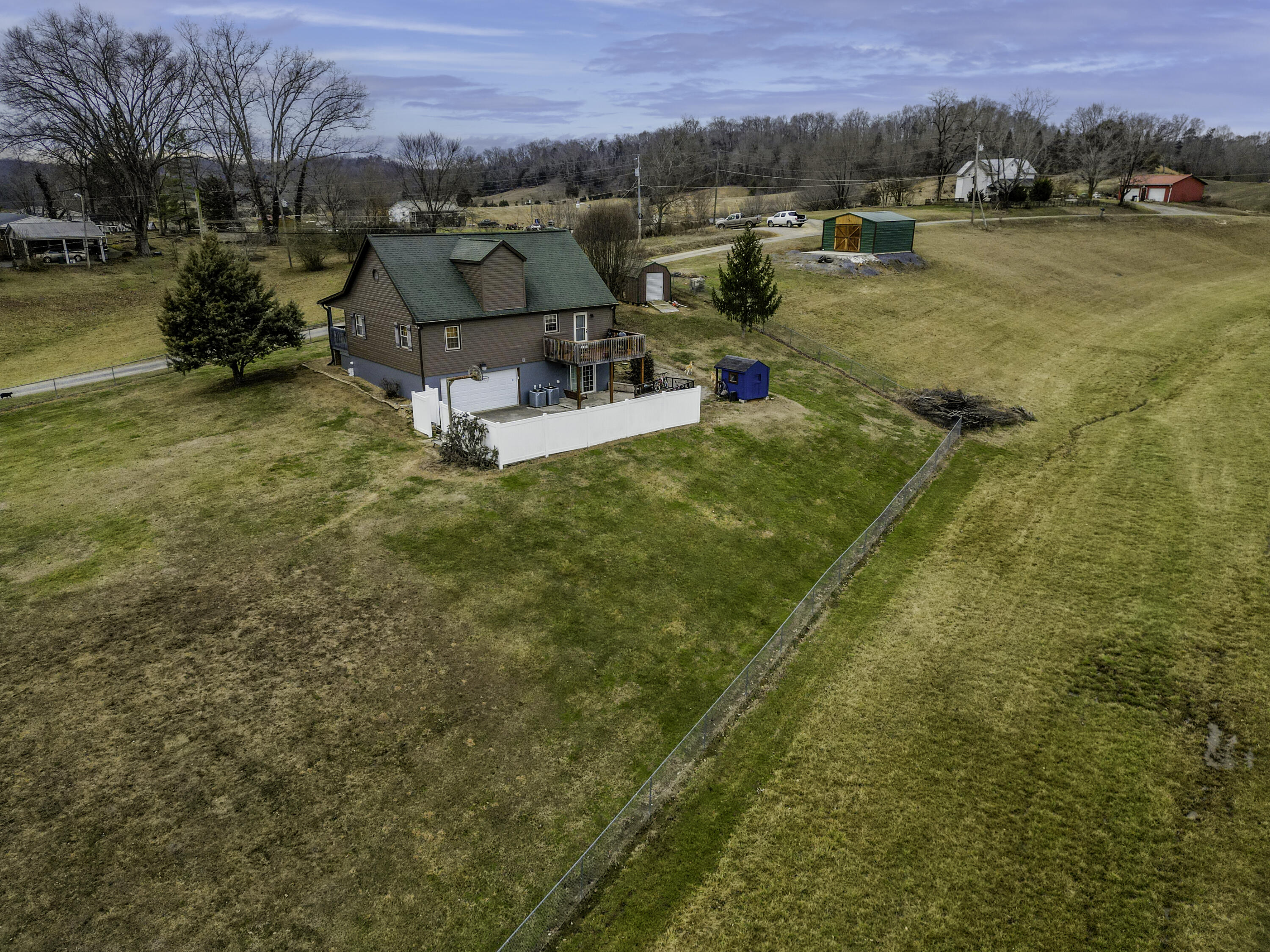 110 Hoard Road Rogersville, TN 37857 - Photo 4 of 40 Full fenced yard.