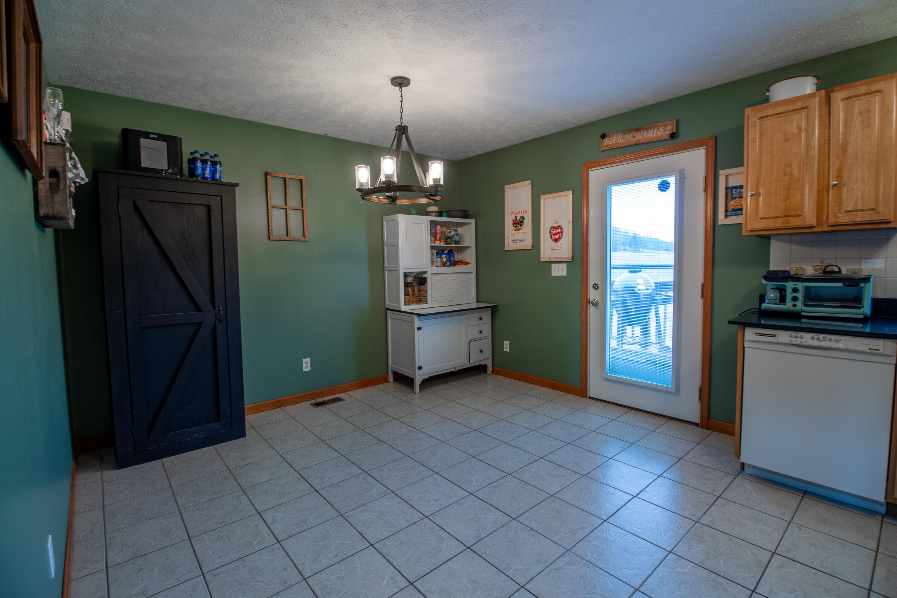 110 Hoard Road Rogersville, TN 37857 - Photo 10 of 40 Kitchen/dining combo.