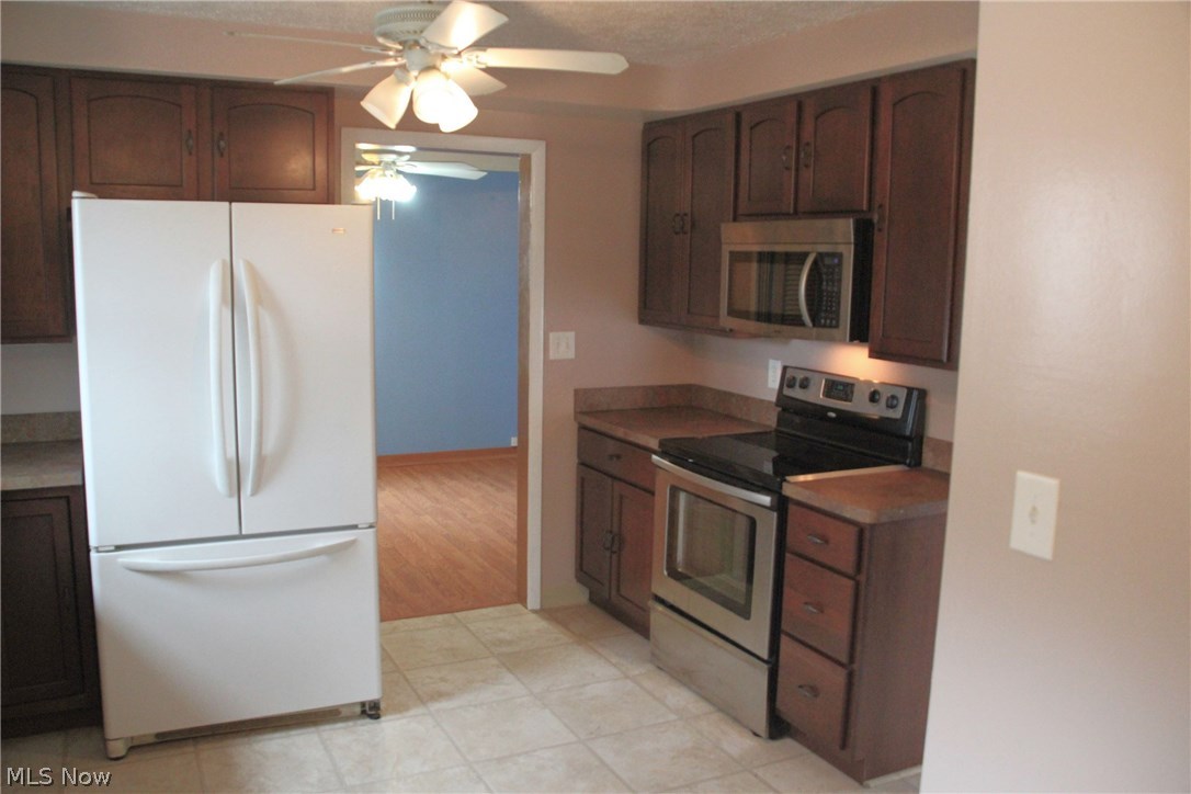 4201 Stonehaven Road Cleveland, OH 44121 - Photo 2 of 23