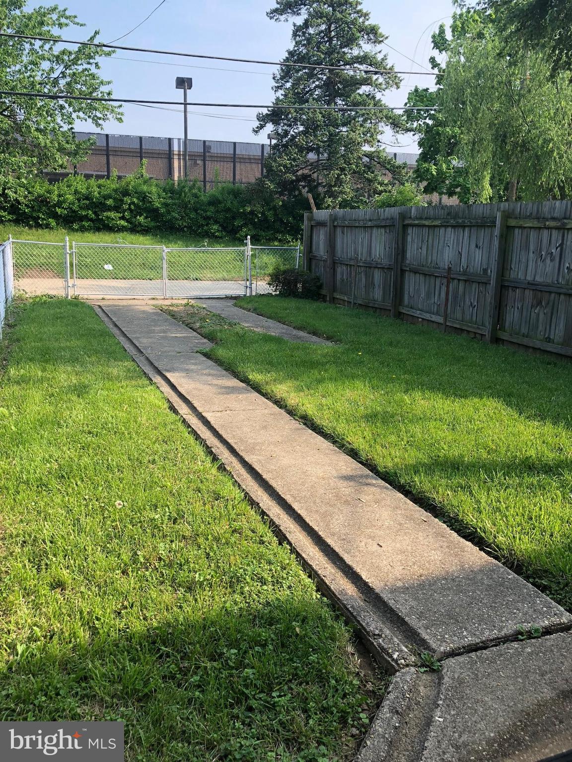 917 Southridge Road Baltimore, MD 21228 - Photo 20 of 25 Fenced yard Off street parking!