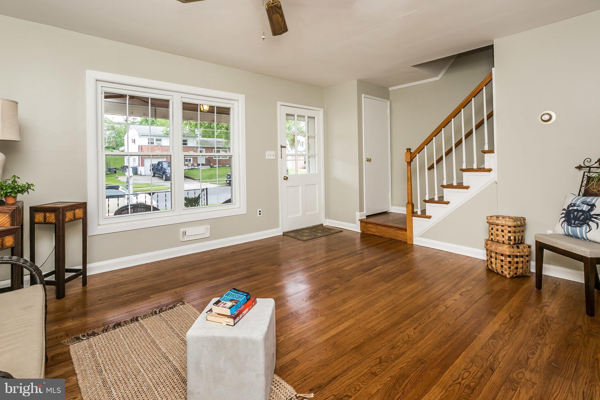 917 Southridge Road Baltimore, MD 21228 - Photo 4 of 25 Spacious living room w/ceiling fan