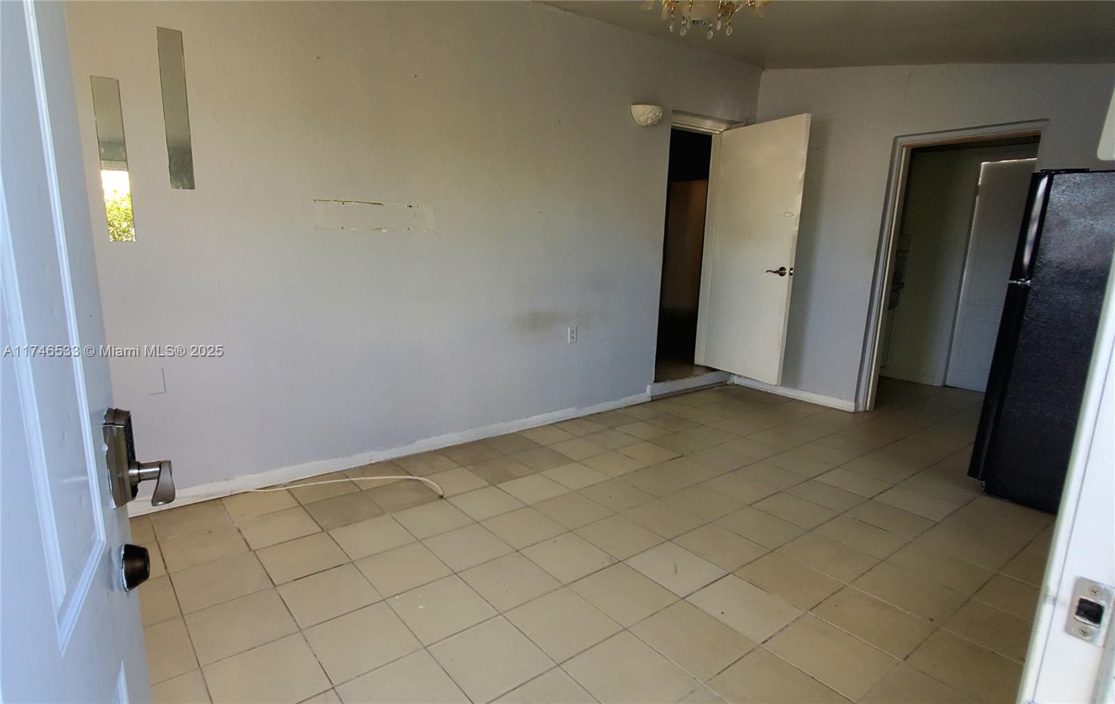 9007 Southwest 38th Street Miami, FL 33165 - Photo 13 of 19 Living Area