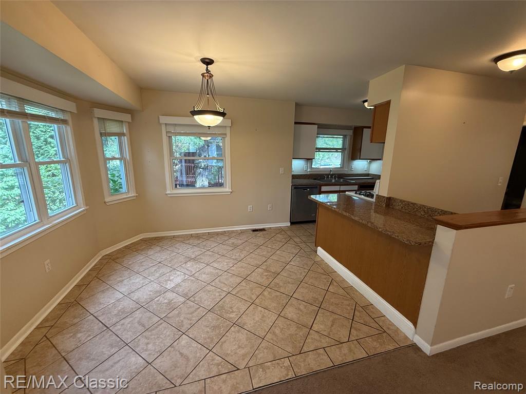 2195 North Milford Road Highland, MI 48357 - Photo 4 of 12