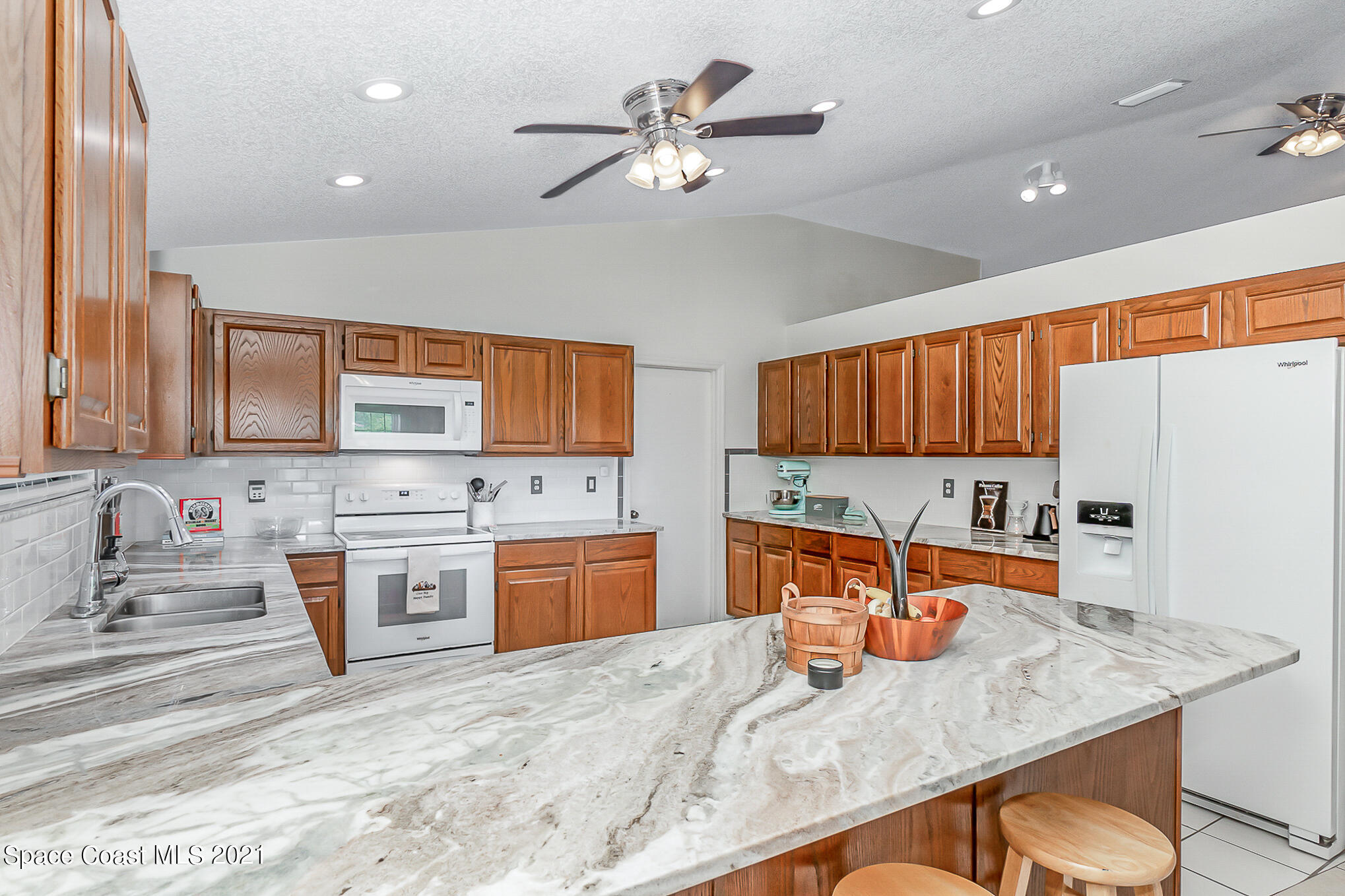 1199 Meadowbrook Road Northeast Palm Bay, FL 32905 - Photo 3 of 24 Kitchen