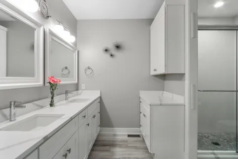 $995,000 | 401 Abbey Ridge Court, Fontana, WI 53125