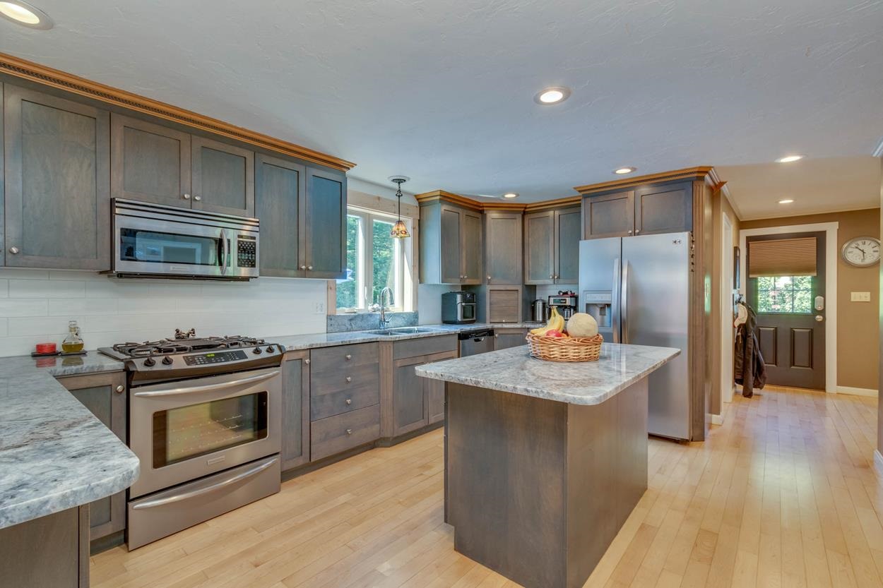 710 East Penacook Road Hopkinton, NH 03229 - Photo 3 of 40