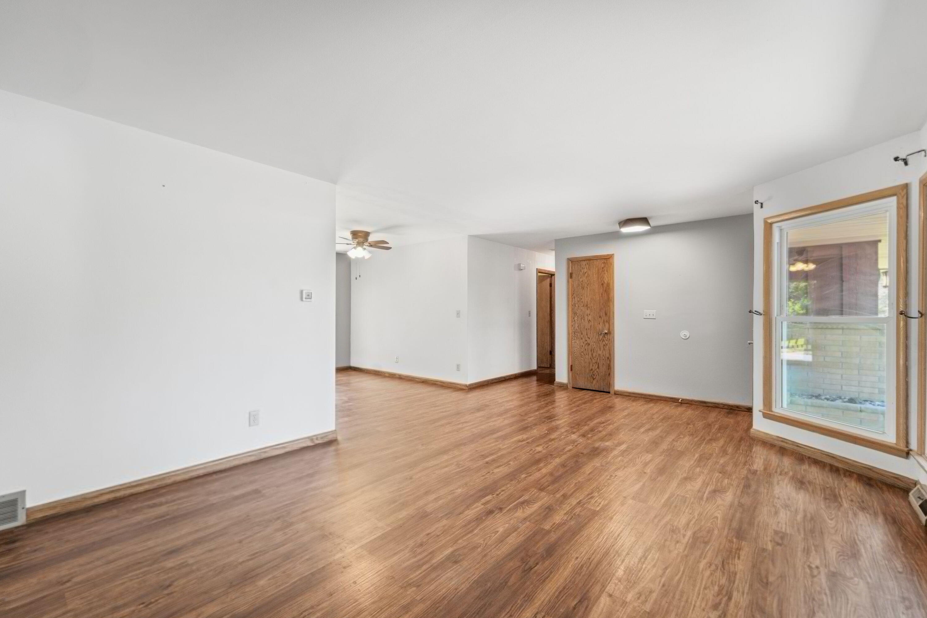 11801 West Appleton Avenue Milwaukee, WI 53224 - Photo 4 of 26 Living room v3