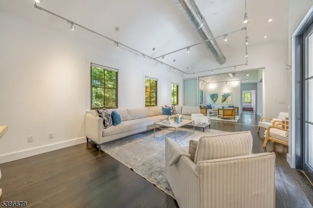 $3,995,000 | 60 Fernwood Road, Summit, NJ 07901