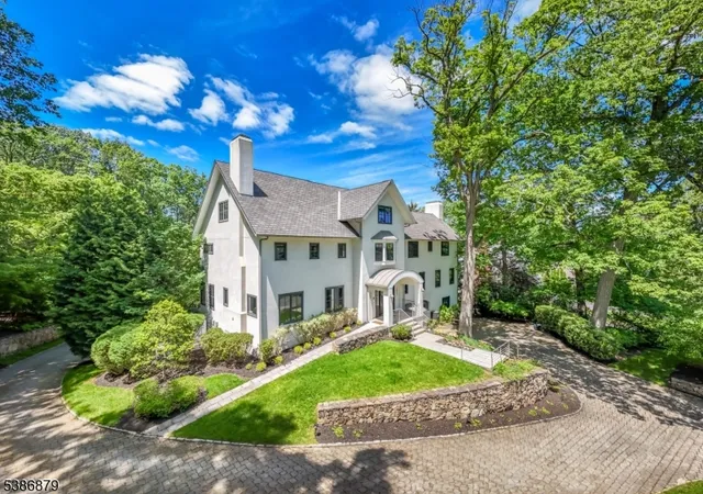 $3,995,000 | 60 Fernwood Road, Summit, NJ 07901