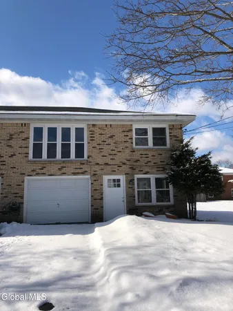 $2,050 | 1 Derry Lane, Unit B, Colonie, NY 12110