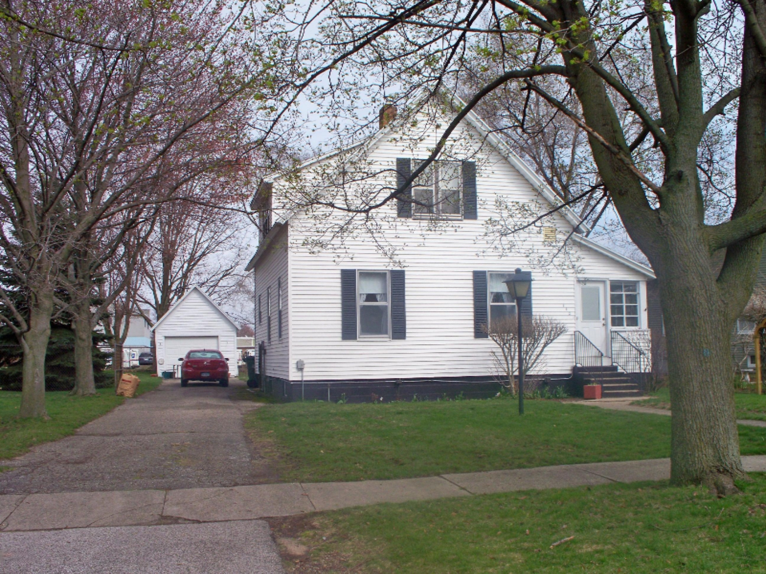 112 South Division Street Spring Lake, MI 49456 - Photo 1 of 15 112 s.division 011
