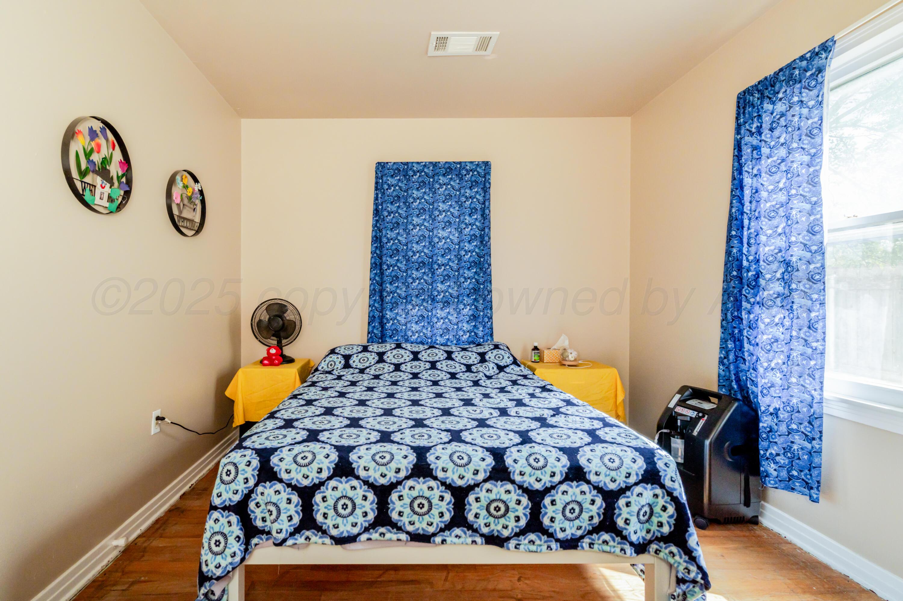 4205 South Jackson Street Amarillo, TX 79110 - Photo 13 of 22 a bedroom with a bed and a window