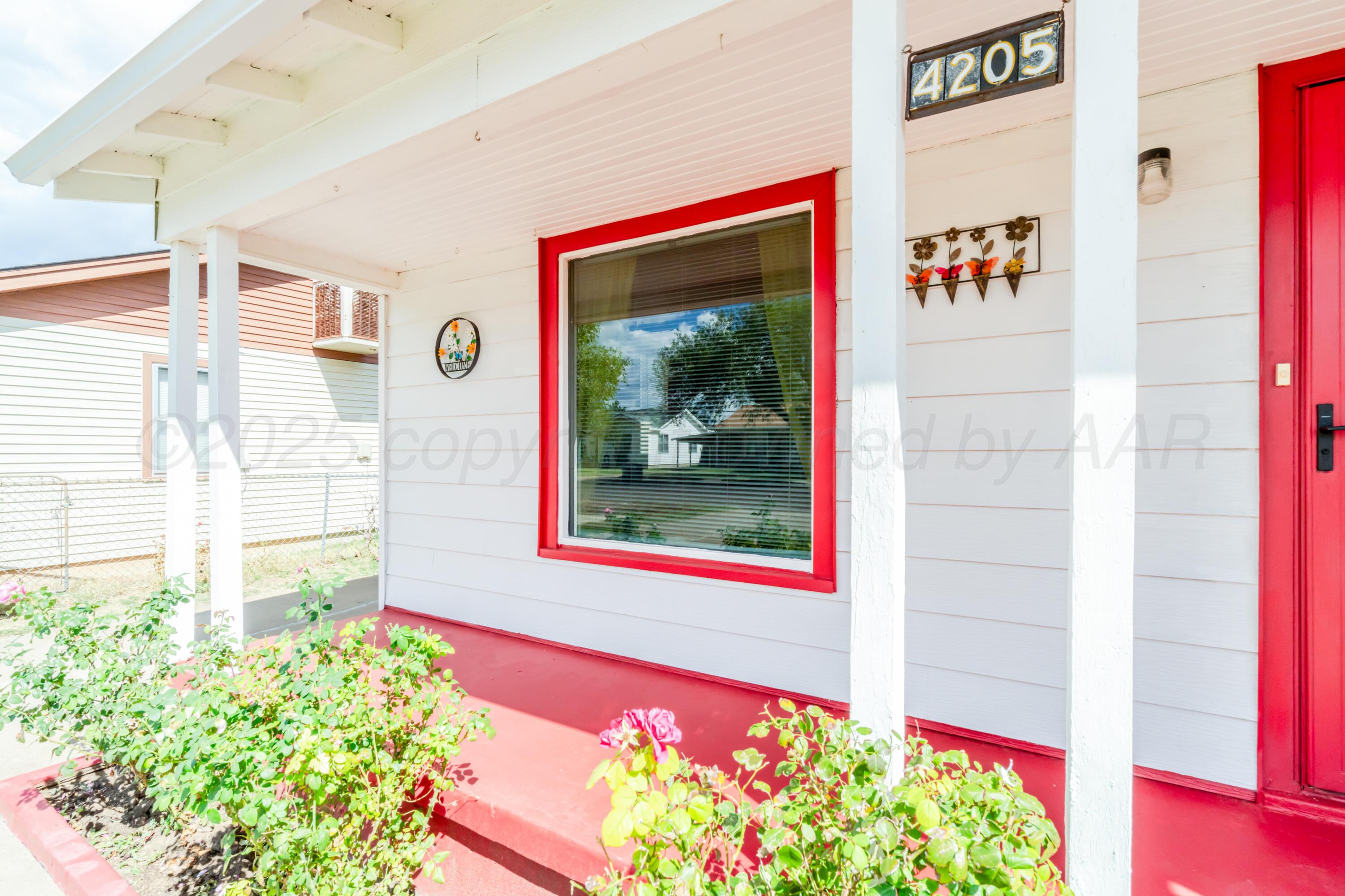 4205 South Jackson Street Amarillo, TX 79110 - Photo 5 of 22 a view of a front door
